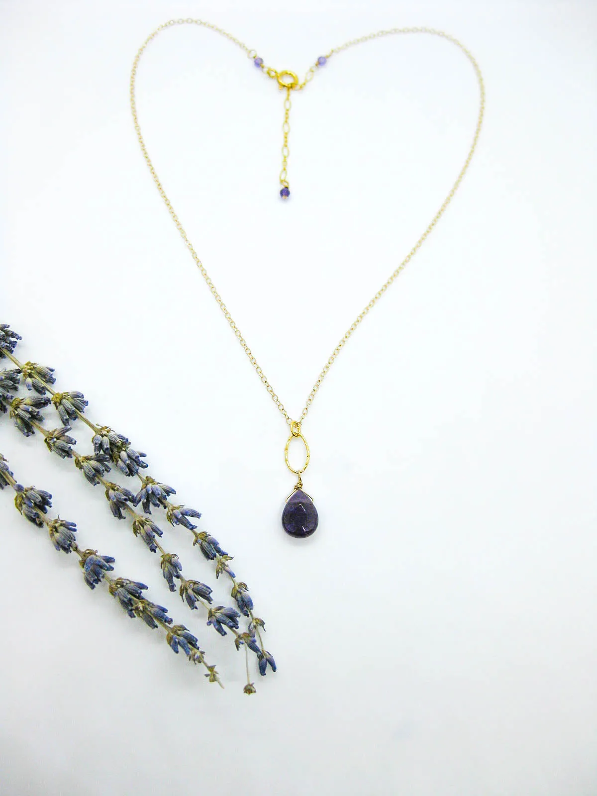 Chrysanthe: Amethyst Necklace - n501