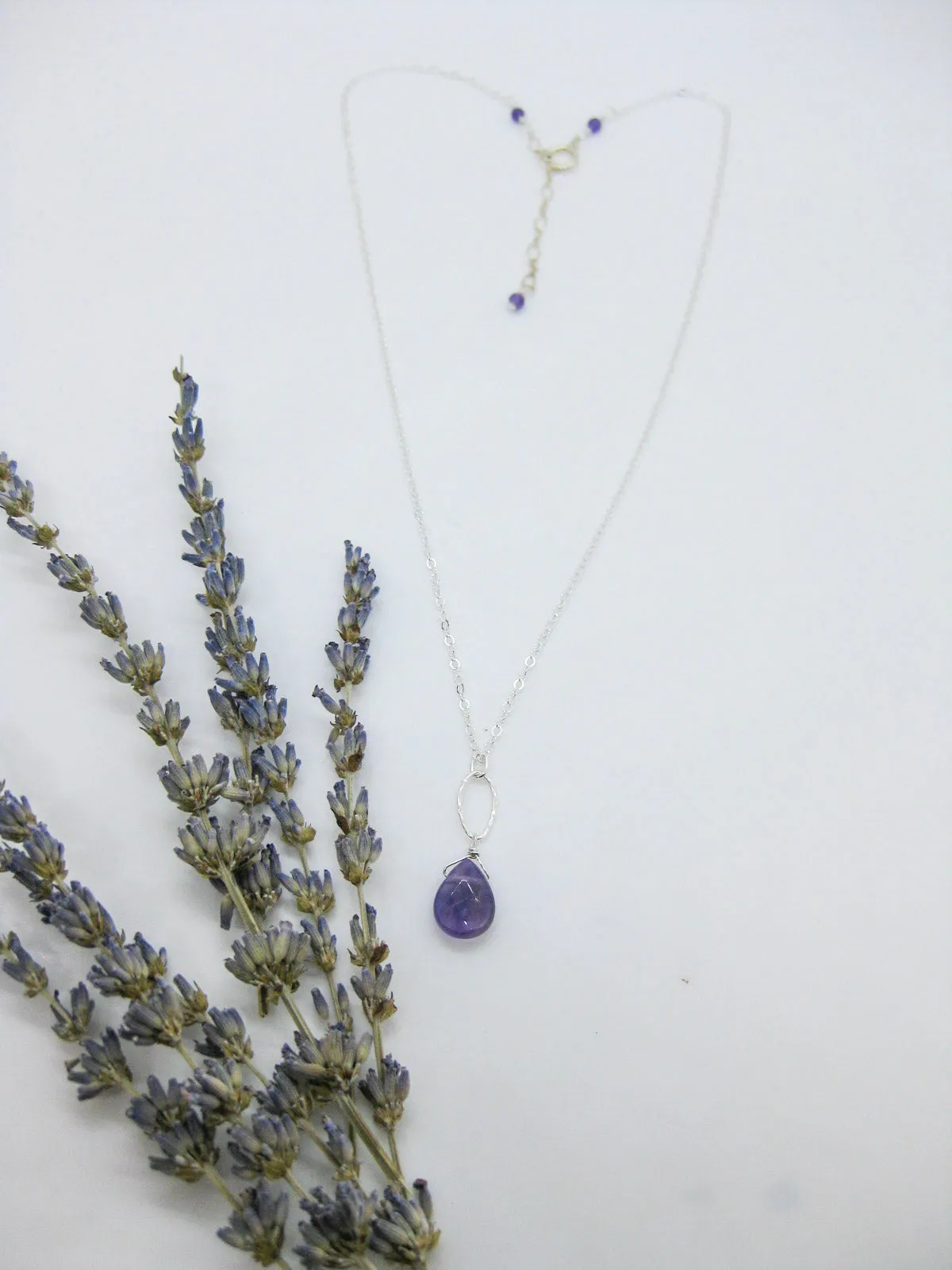 Chrysanthe: Amethyst Necklace - n501