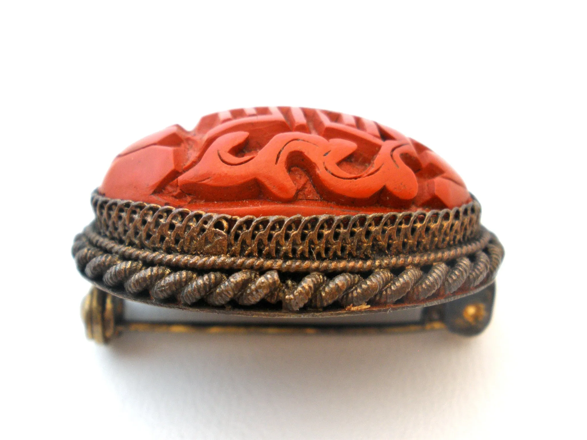 Vintage Chinese Export Cinnabar Brooch Pin