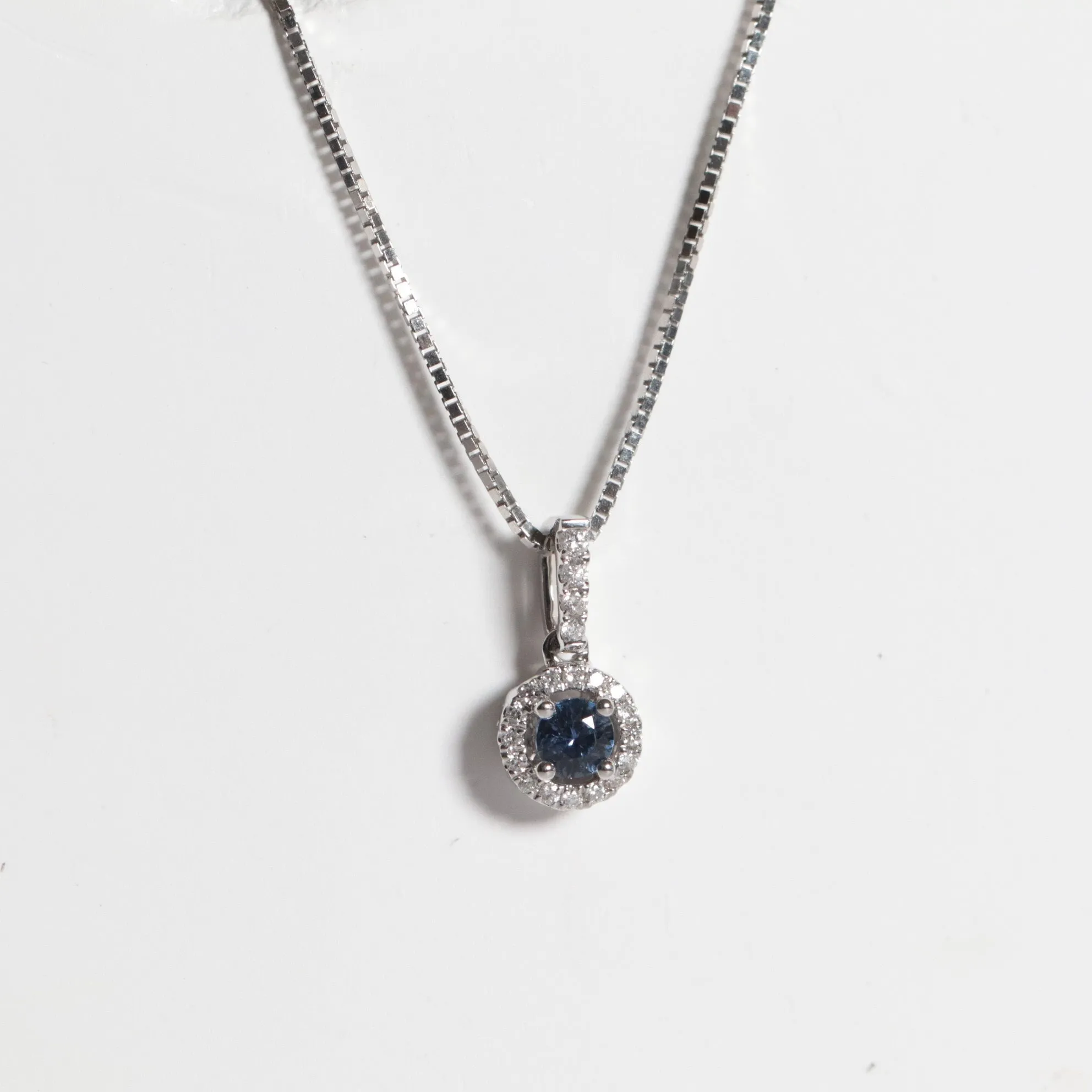 Yogo Sapphire Halo Necklace